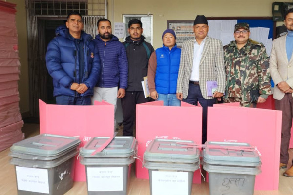 ताप्लेजुङका चार हिमाली क्षेत्रका मतदान केन्द्रमा खटिए कर्मचारी